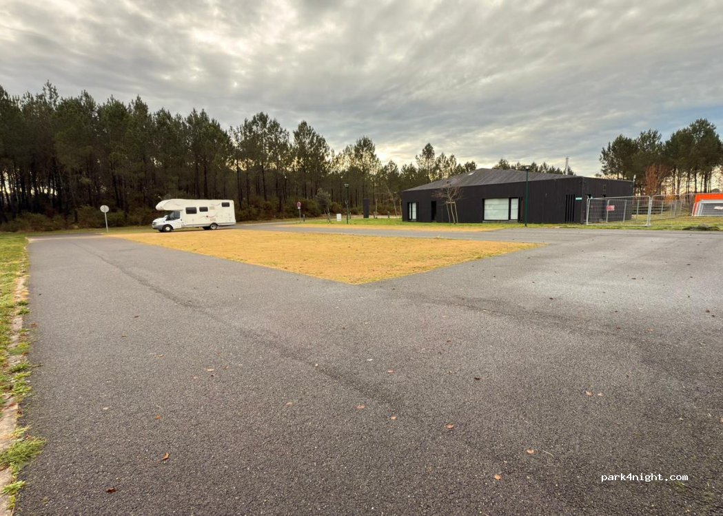 (40260) Lesperon - Allée des Chênes — foto 3