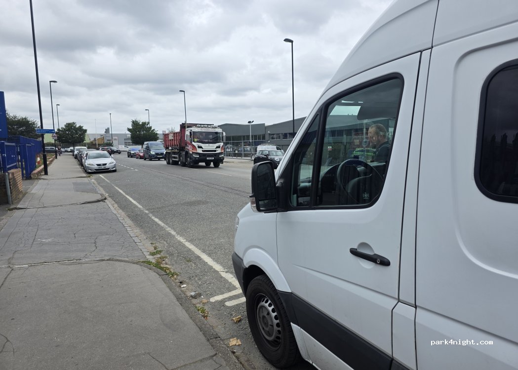 (CR9 4LT) London Borough of Croydon - Imperial Way — foto