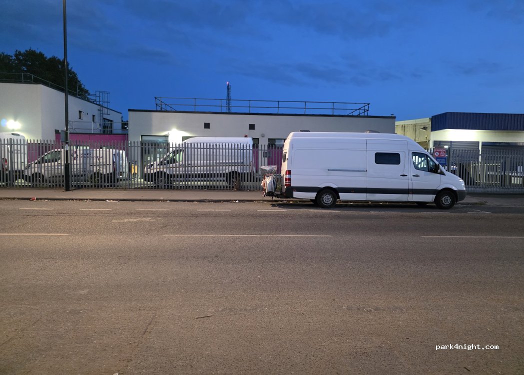 (CR9 4LT) London Borough of Croydon - Imperial Way — foto 2
