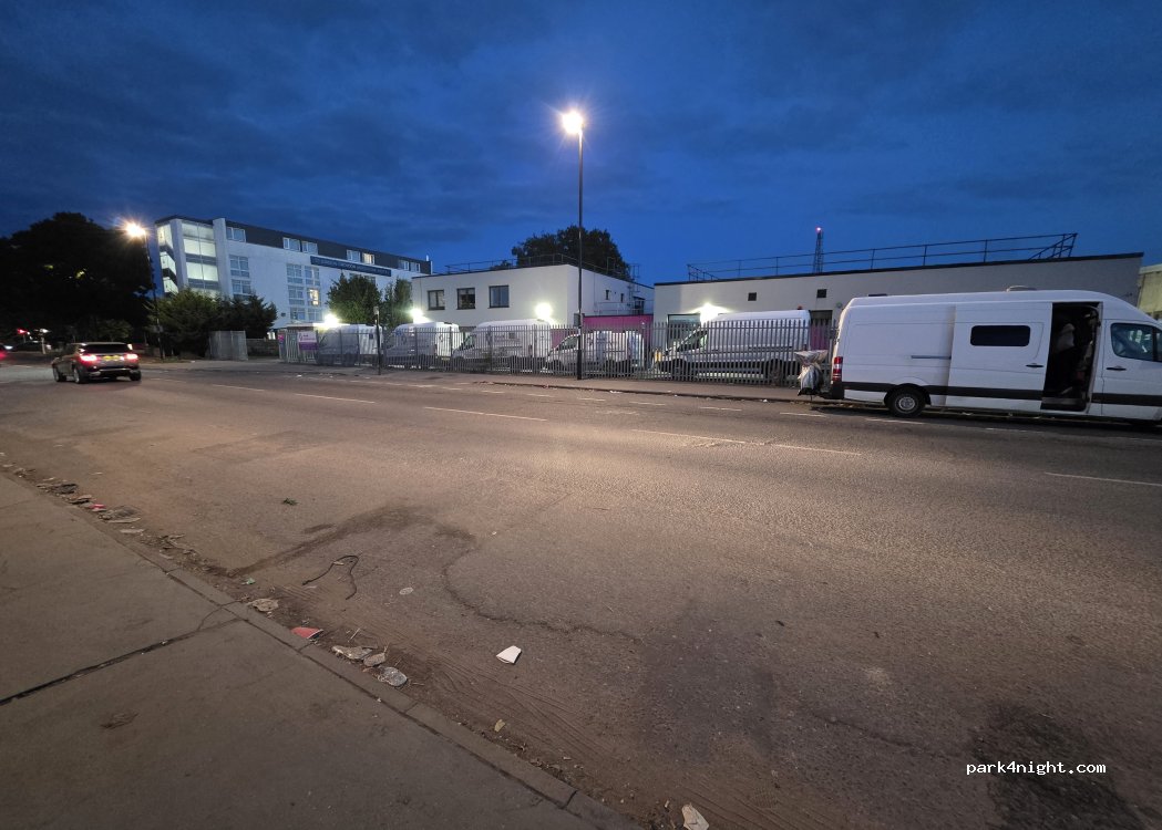 (CR9 4LT) London Borough of Croydon - Imperial Way — foto 4