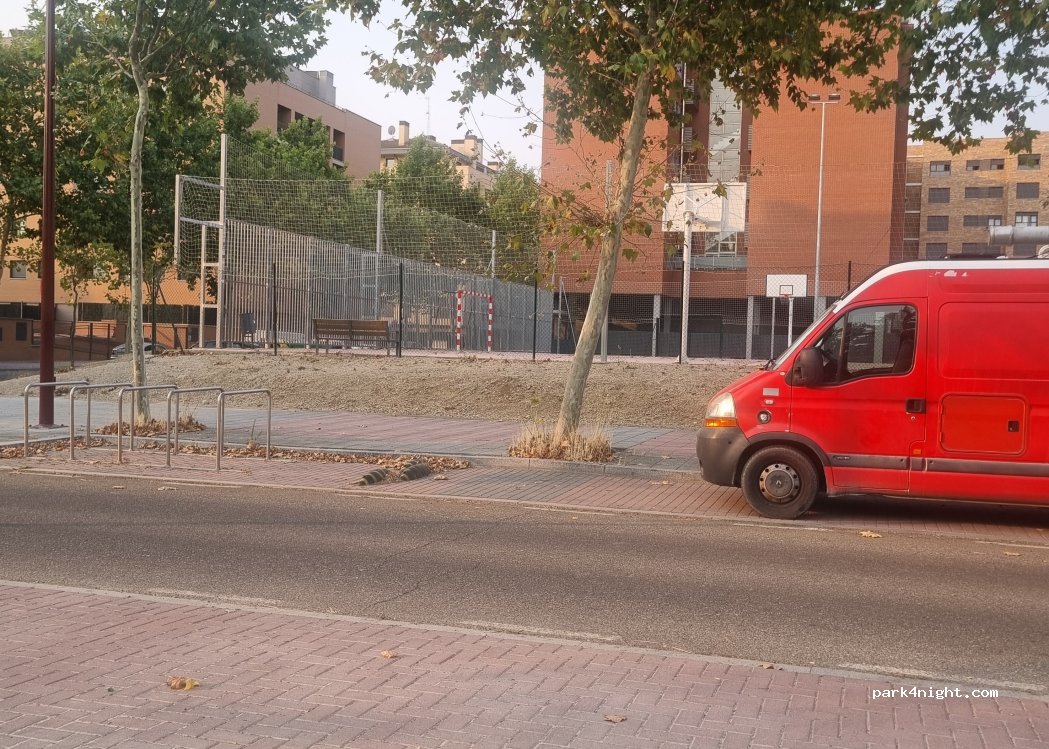 (47014) Valladolid - Calle Monasterio de Santo Toribio de Liébana — foto 2