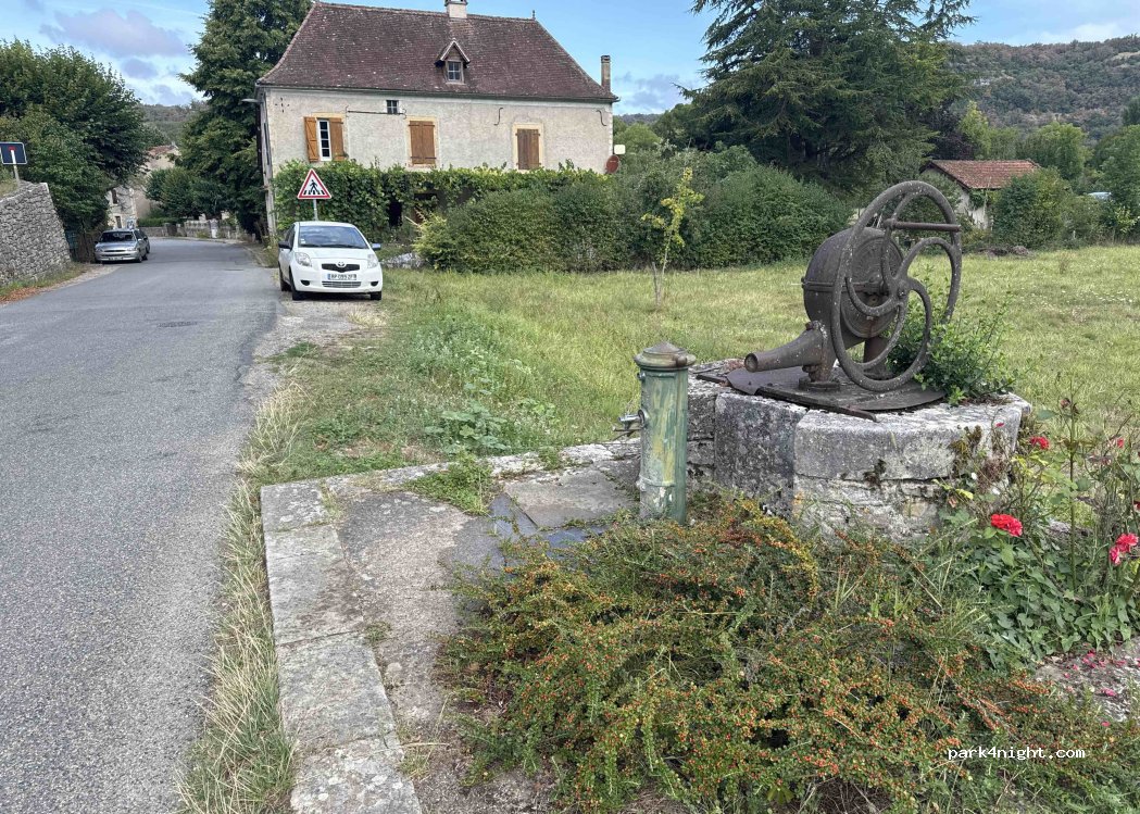 (46330) Cénevières - D 24 — foto