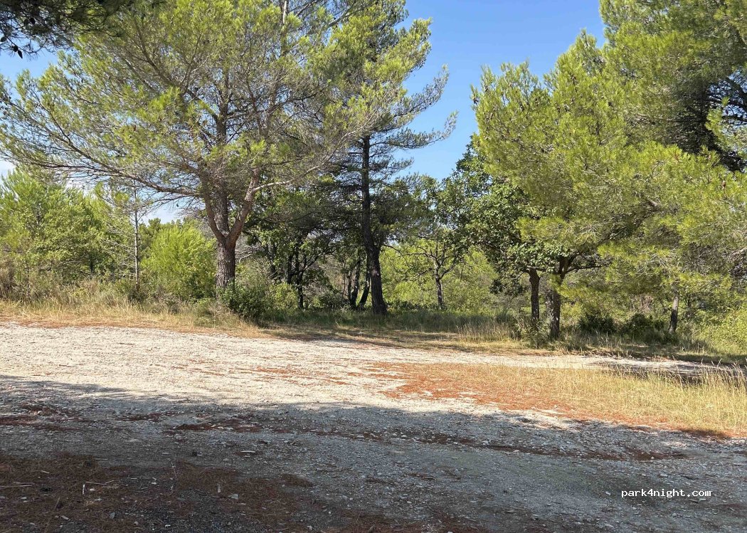 (84210) La Roque-sur-Pernes - Chemin des Rouvets — foto