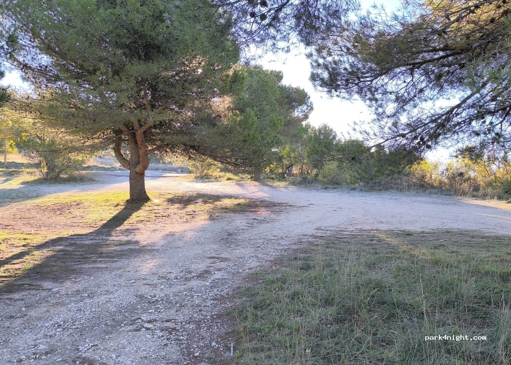 (84210) La Roque-sur-Pernes - Chemin des Rouvets — foto 2