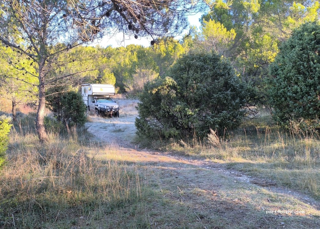 (84210) La Roque-sur-Pernes - Chemin des Rouvets — foto 3