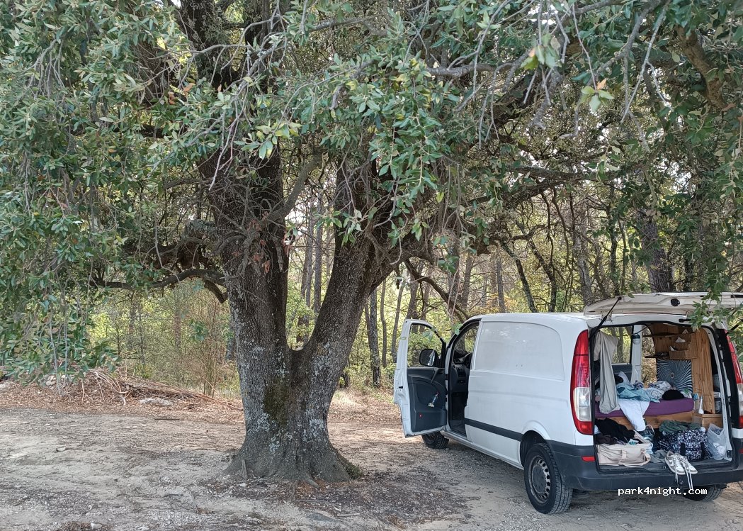 (84240) Peypin-d'Aigues - — foto