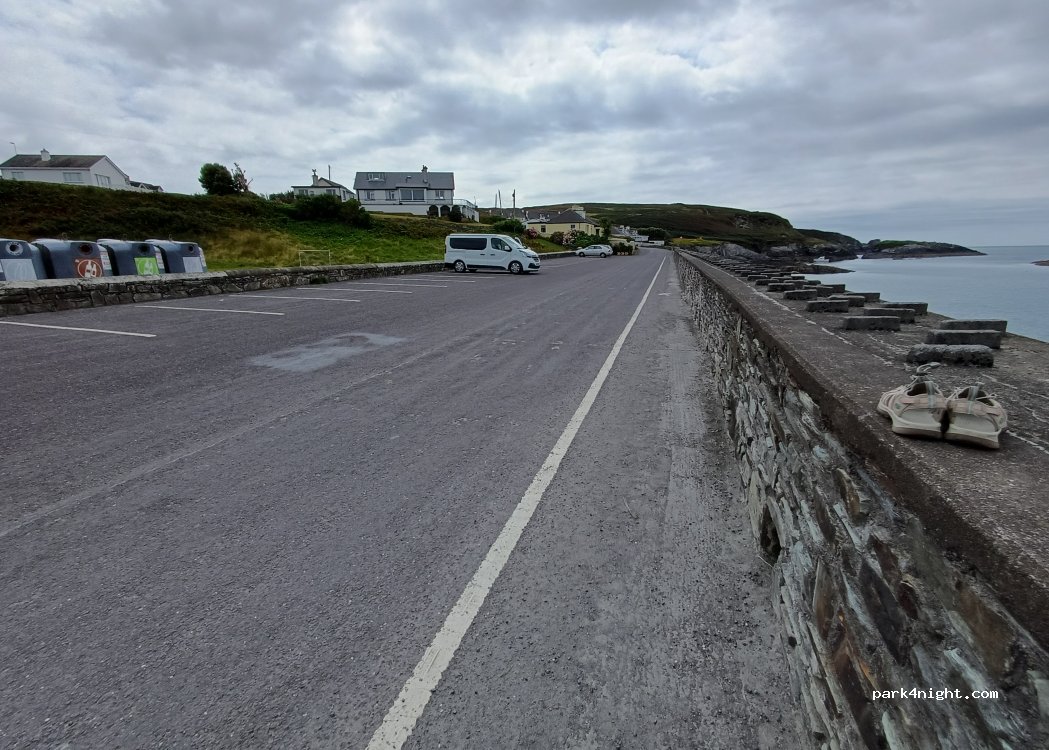 (P81 FY43) Skibbereen - Unnamed Road — foto