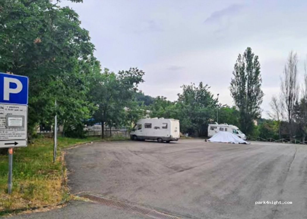 Area Sosta Camper Gropparello — foto
