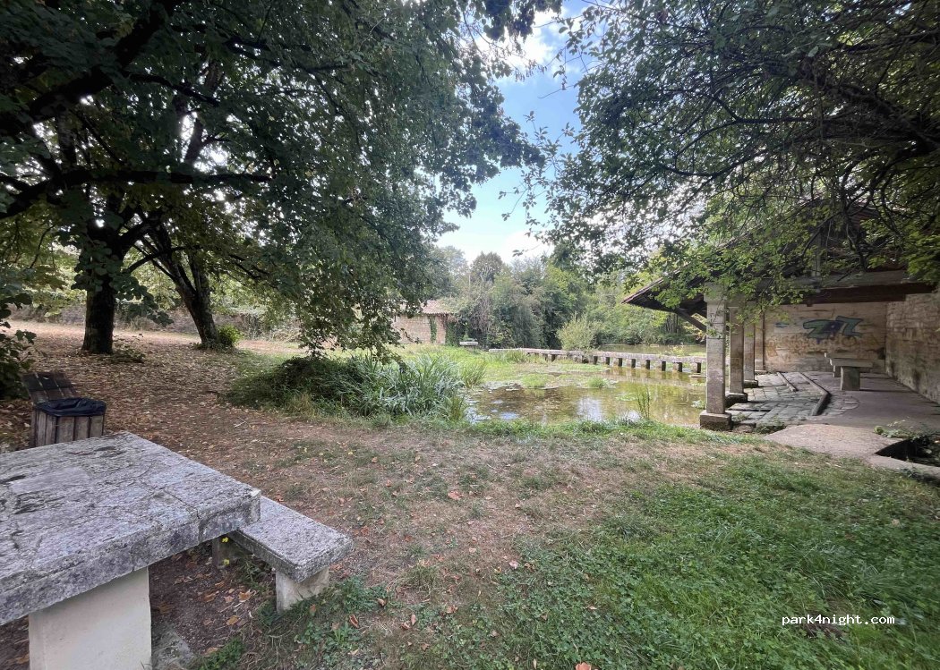 (16600) Touvre - Route de la Source — foto