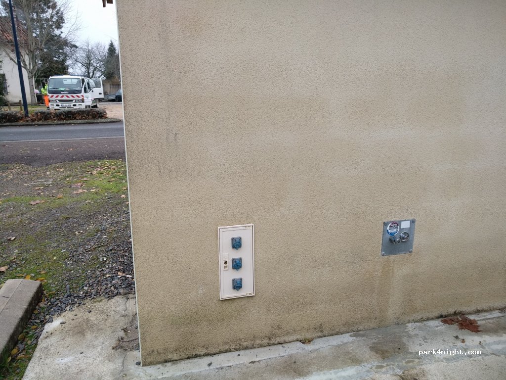 (16450) Saint-Laurent-de-Céris - Le Bourg — foto