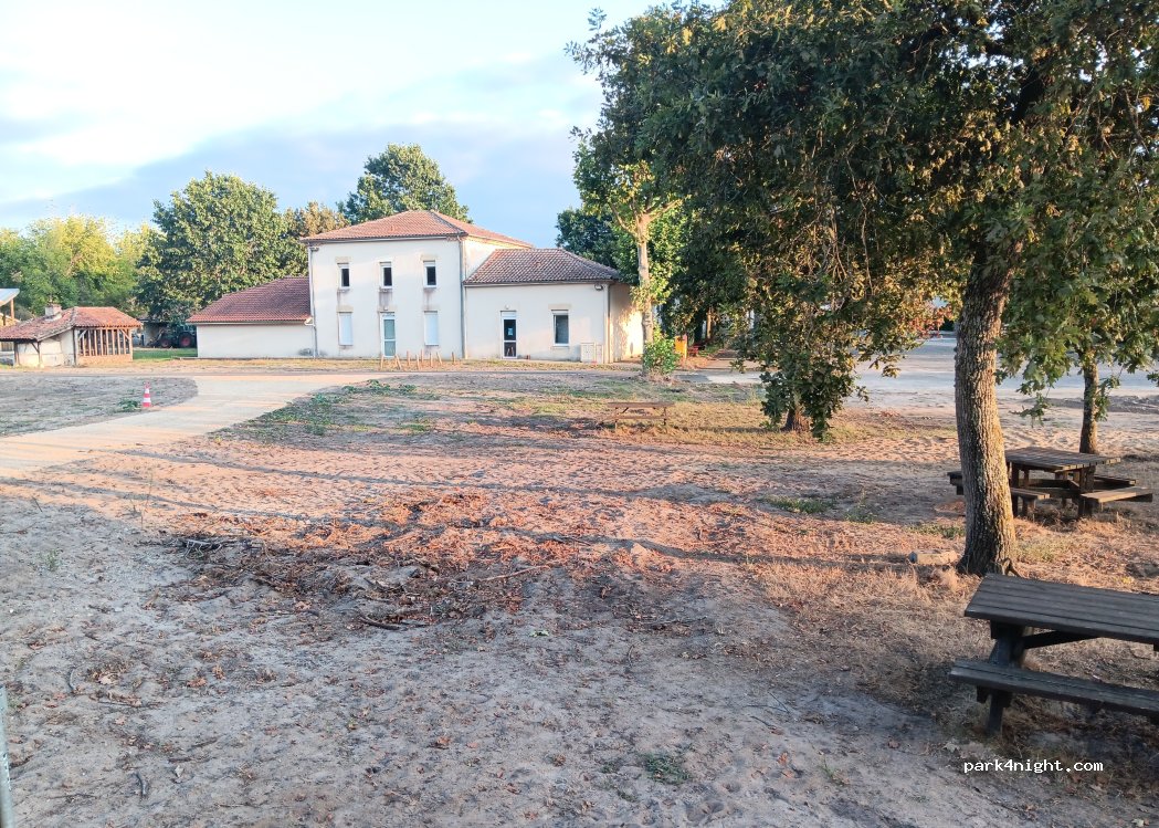 (40630) Trensacq - D 834 — foto