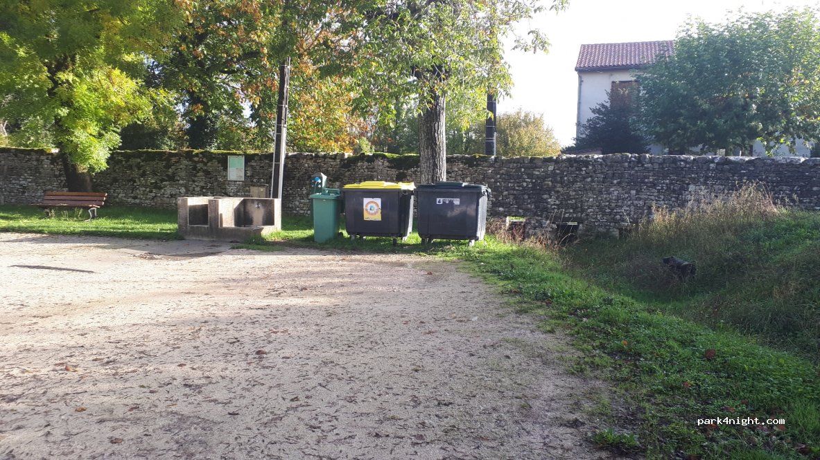 (16510) Verteuil-sur-Charente - 12 Rue de la Fontaine — foto
