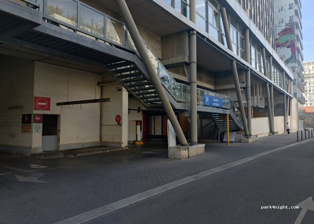 (75017) Paris - Rue Bernard Buffet — foto