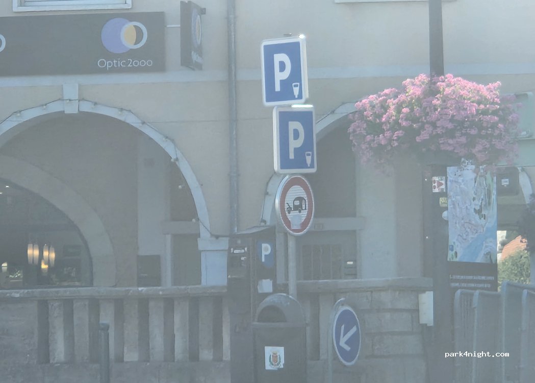 (04200) Sisteron - Place de la République — foto 3