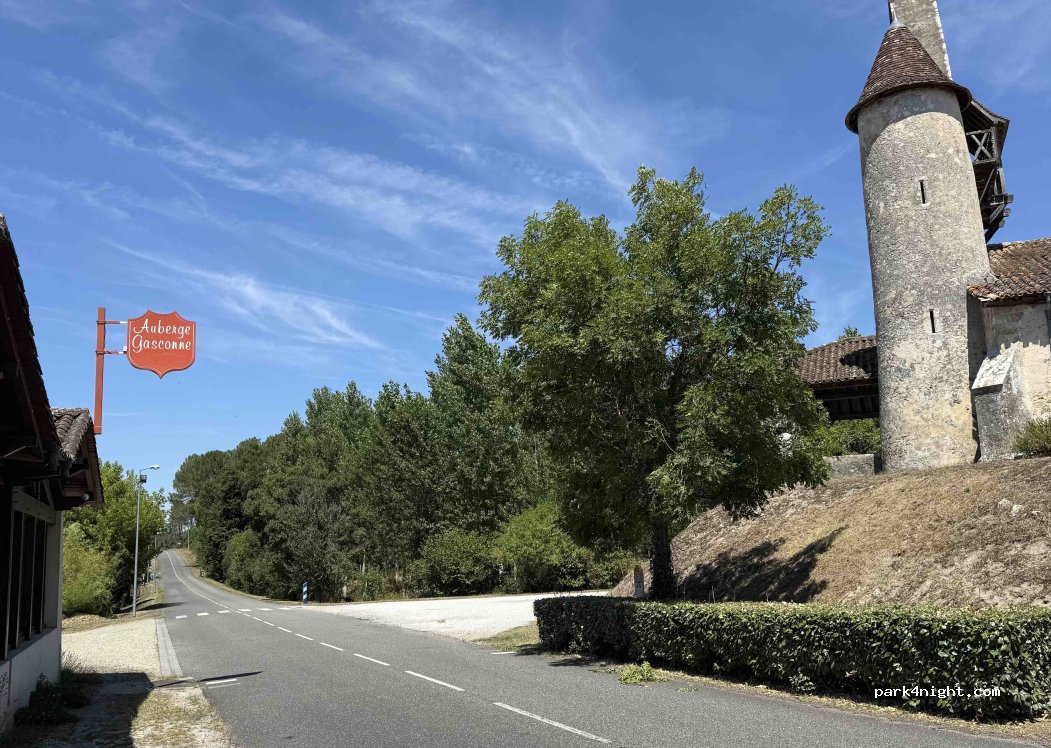 (33840) Saint-Michel-de-Castelnau - D 12 — foto