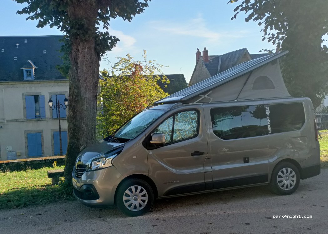 (23150) Ahun - Place du Champ de Foire — foto