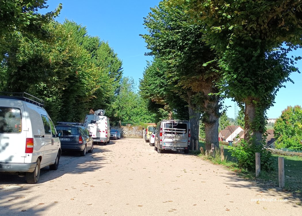 (23150) Ahun - Place du Champ de Foire — foto 2