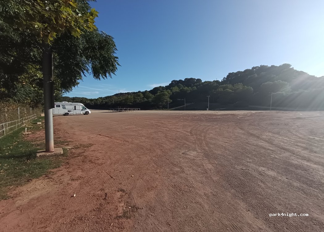 Área de autocaravanas Artesanal de Menorca — foto 4
