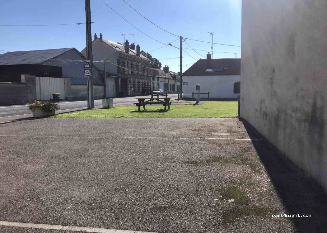 (51230) Fère-Champenoise - Rue de la Libération — foto 3