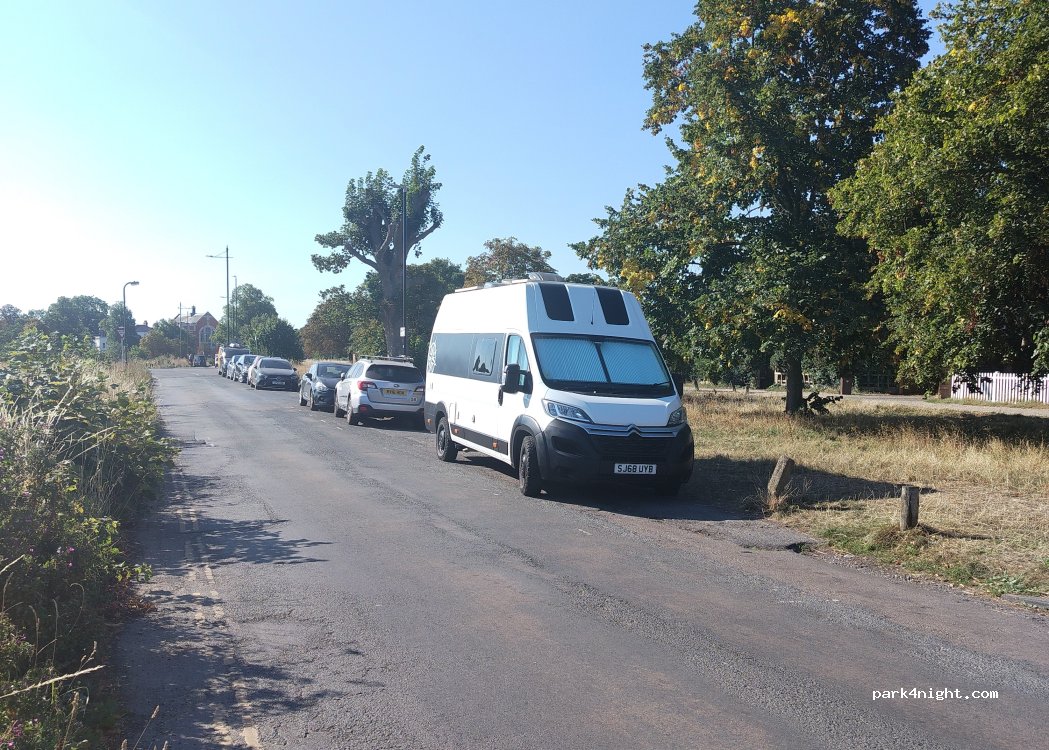 (SW19 4UN) London Borough of Merton - West Side Common — foto