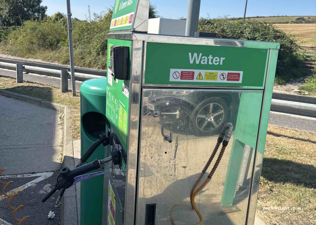 (BN45 7FJ) Mid Sussex - Pyecombe Services — foto