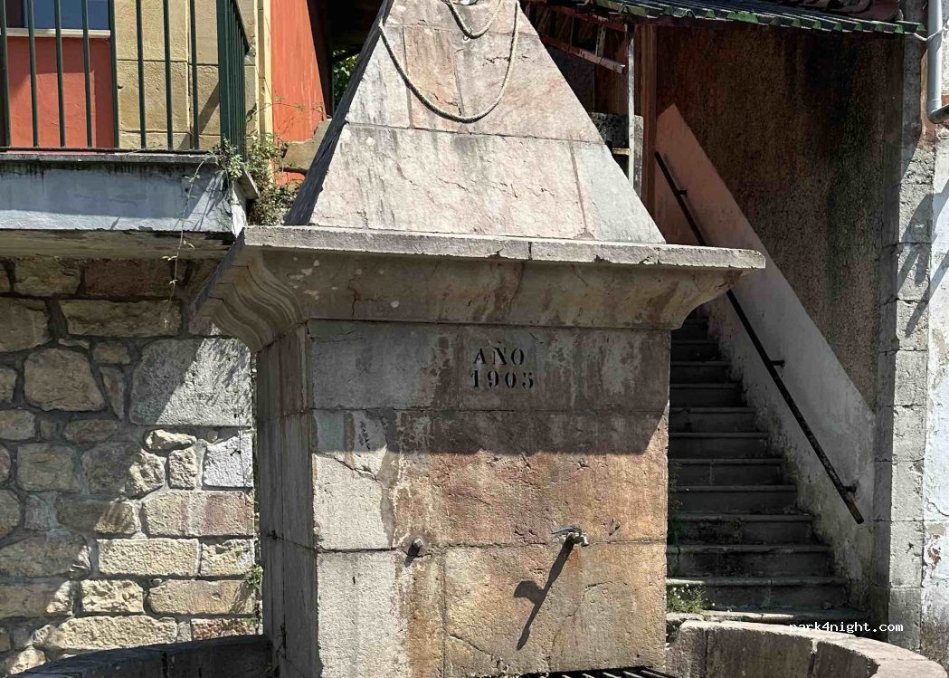 (33555) Cabrales - Pl. Ayuntamiento — foto
