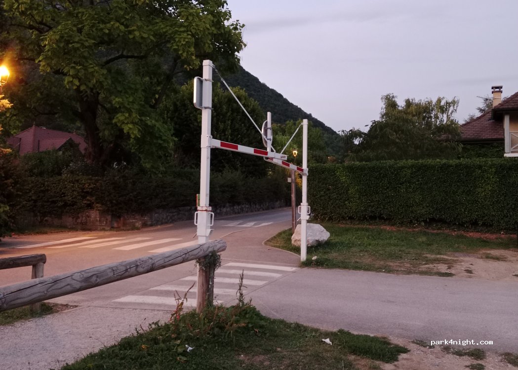 (74290) Menthon-Saint-Bernard - Route du Port — foto