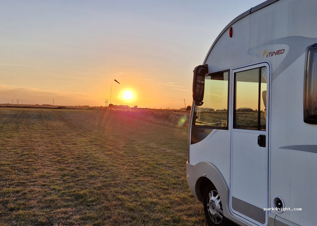 Big Skies Camping and Glamping Campsite March — foto