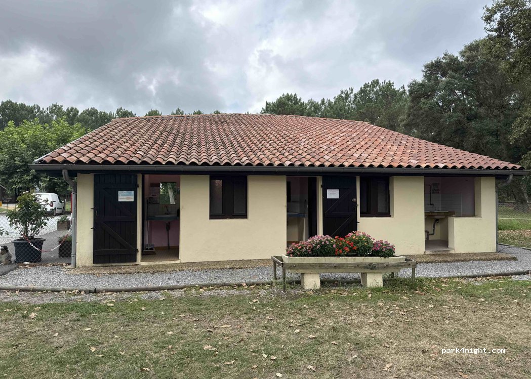 Camping Aire Naturelle Le Breut — foto