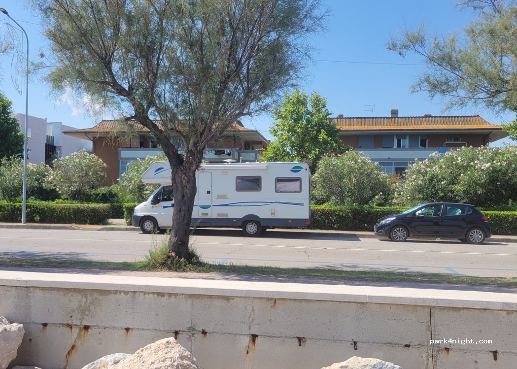 (64026) Roseto degli Abruzzi - Lungomare Trieste — foto 2