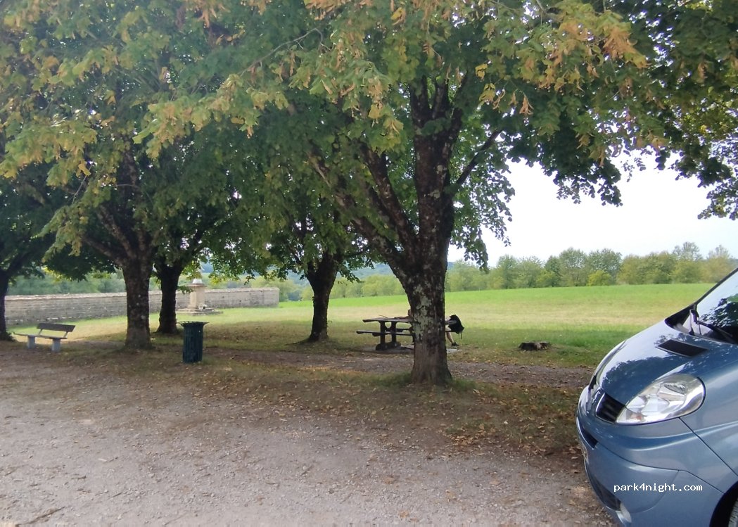 (39230) Passenans - Avenue des Tilleuls — foto