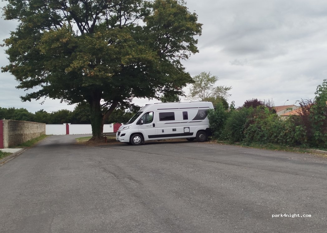 (79190) Sauzé-Vaussais - Unnamed Road — foto