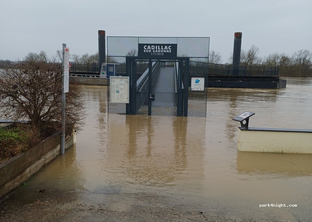 (33410) Cadillac - Rue du Port — foto 3