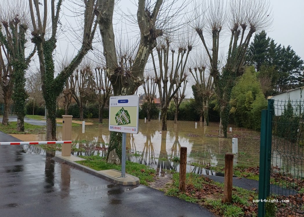 (33410) Cadillac - Rue du Port — foto 5