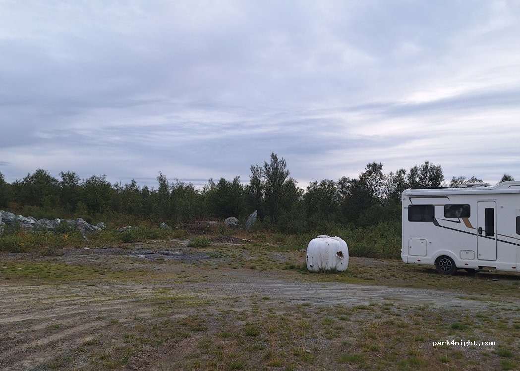 (9524) Láhpoluoppal - — foto