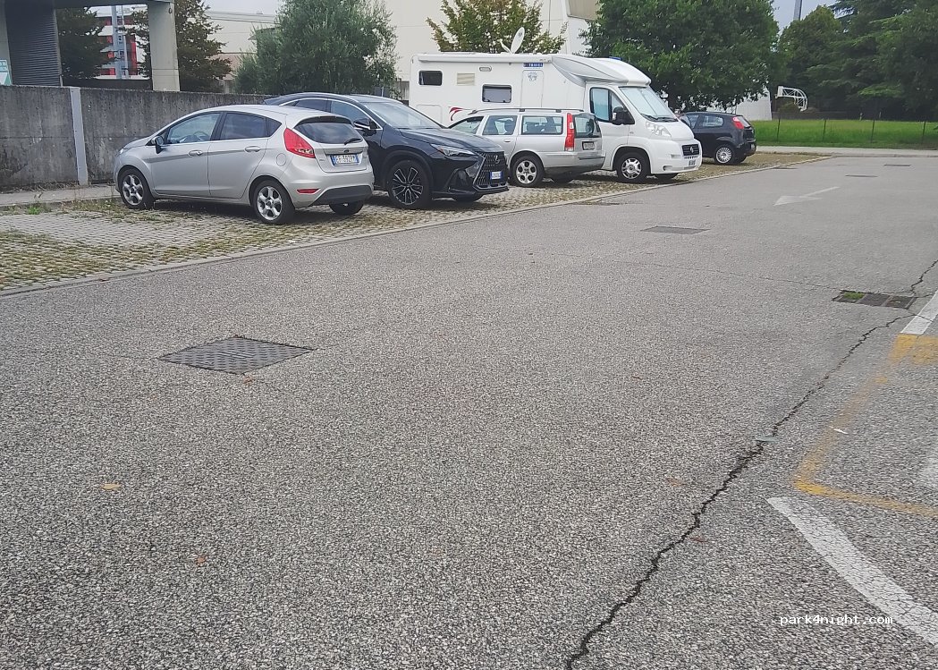 (31015) Conegliano - Via F. Filzi — foto 2