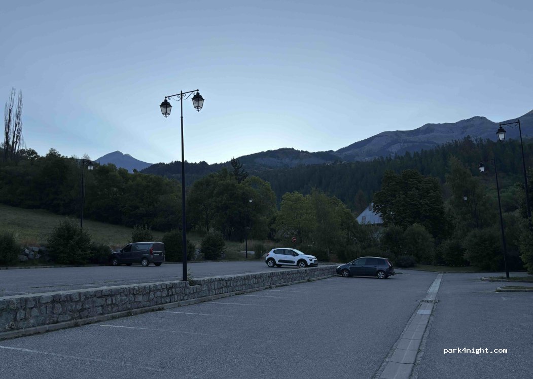 (04260) Allos - Rue de la Salle des Fêtes — foto 2
