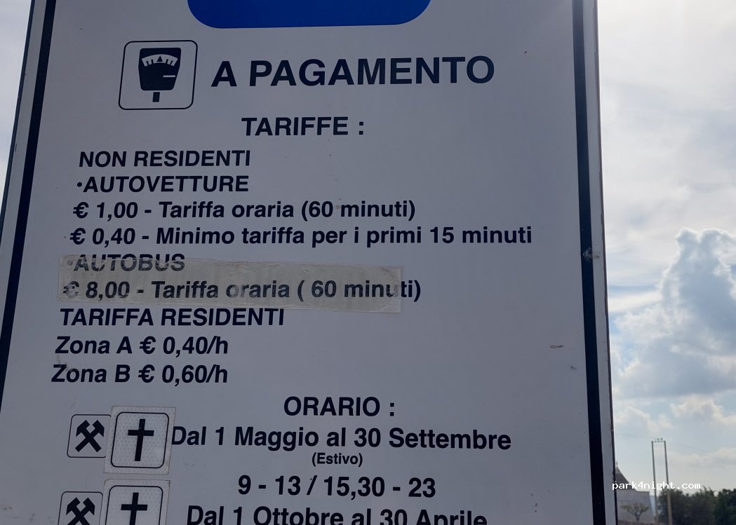 (70010) Locorotondo - Via Cisternino — foto 2