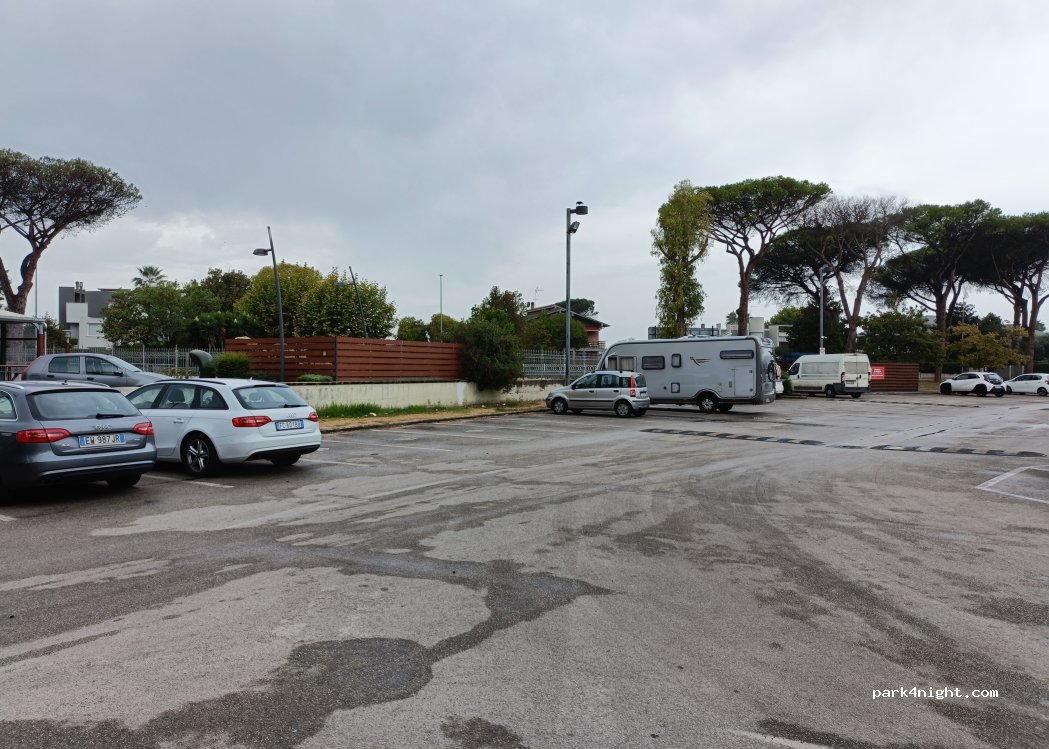 (04100) Latina - Piazzale dell'Orologio — foto 2