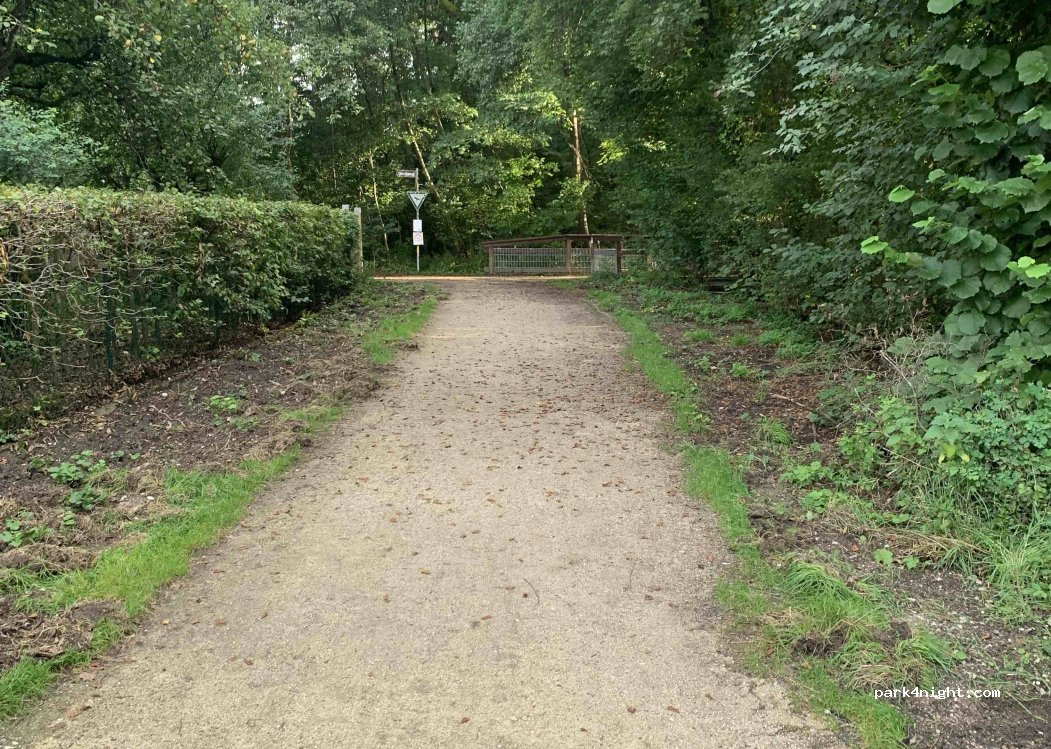 (90475) Nuremberg - Tiefe Brücke — foto 2