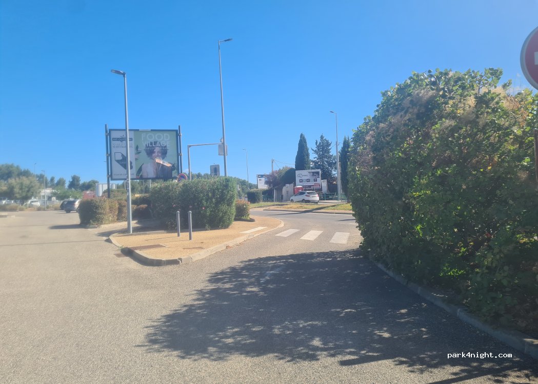 (13320) Bouc-Bel-Air - Avenue de la Croix d'Or — foto 2