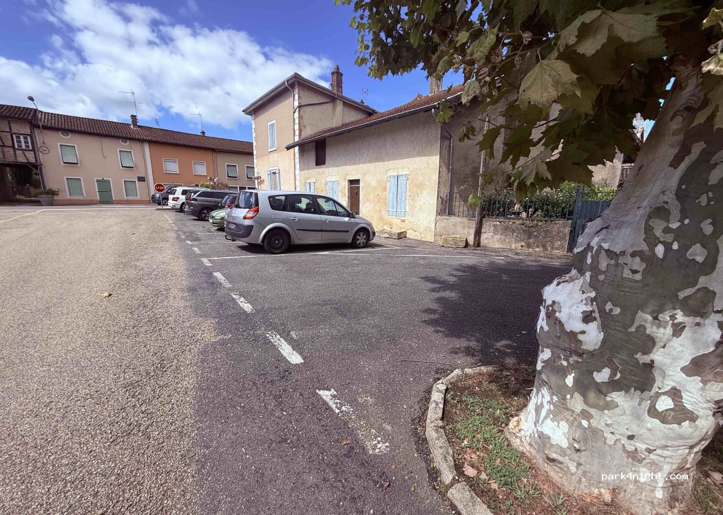 (01560) Saint-Trivier-de-Courtes - Place Fernand Rude — foto 2
