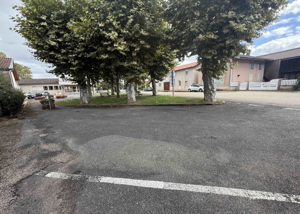 (01560) Saint-Trivier-de-Courtes - Place Fernand Rude — foto 3
