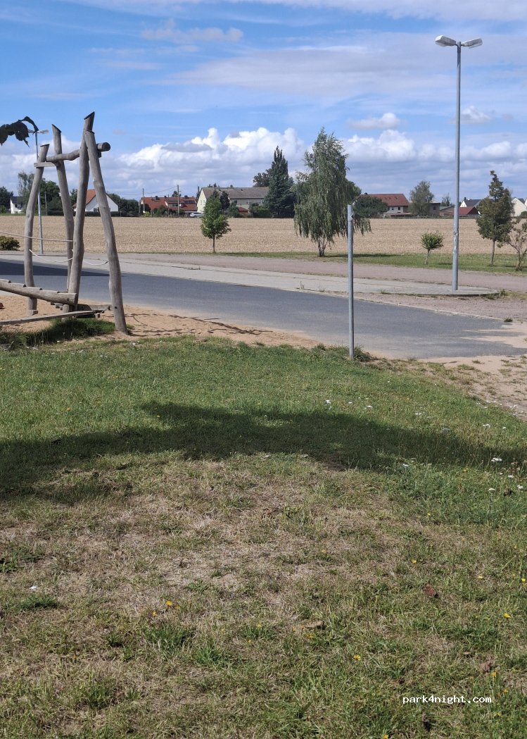 (01665) Klipphausen - Am Sportplatz — foto