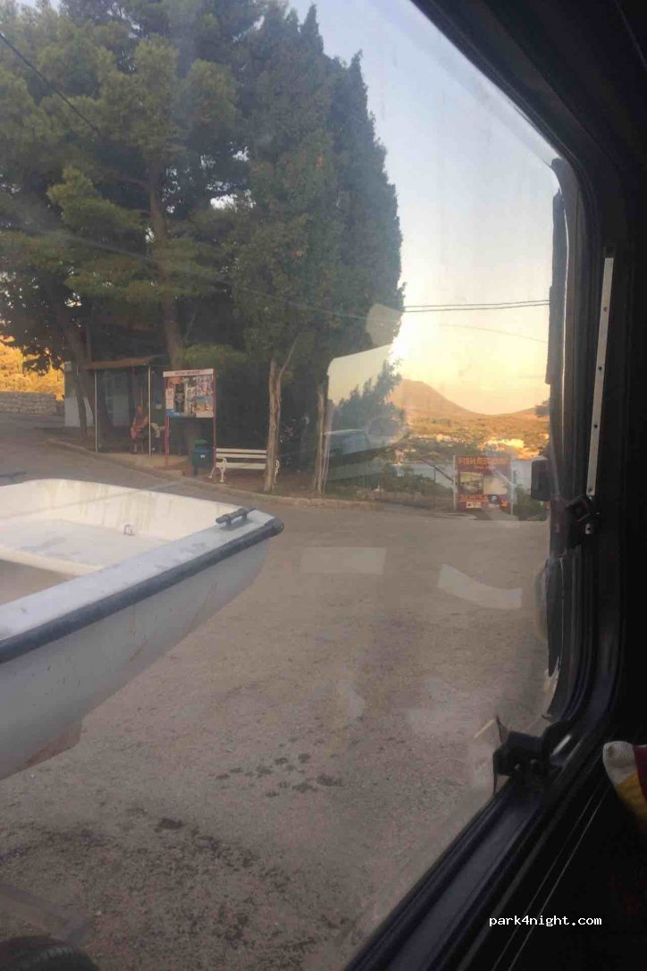(20218) Molunat - Unnamed Road — foto