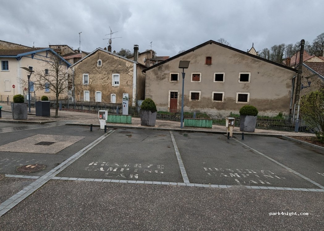 (55140) Vaucouleurs - Place du Moulin — foto 3