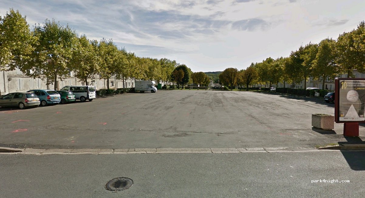 (16200) Jarnac - 15 Place Charles de Gaulle — foto
