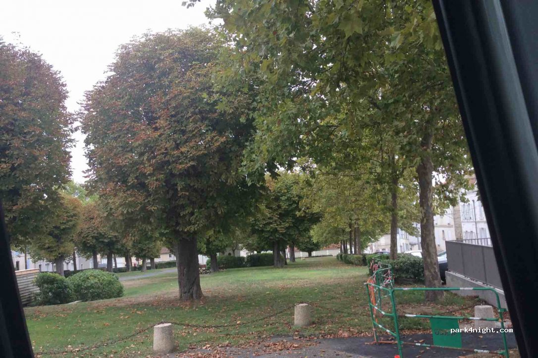(16200) Jarnac - 15 Place Charles de Gaulle — foto 2