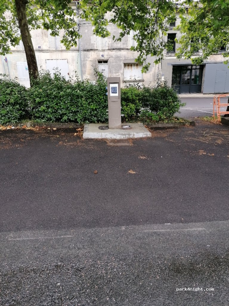 (16200) Jarnac - 15 Place Charles de Gaulle — foto 3