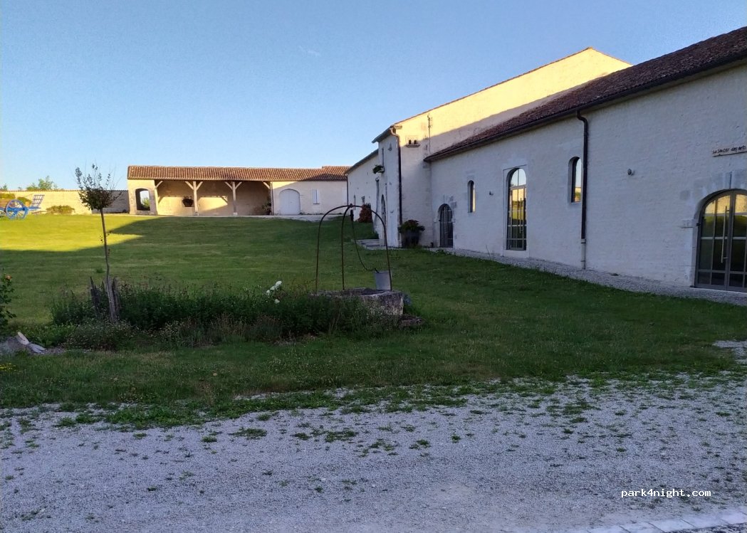 (16200) Jarnac - 15 Place Charles de Gaulle — foto 4